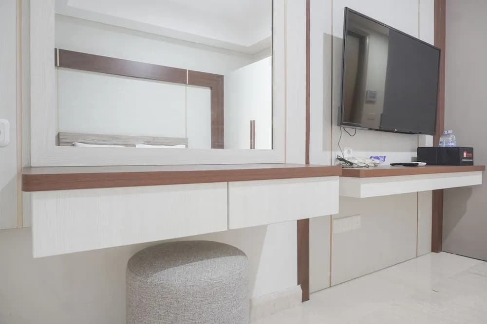 Fancy Designed Studio At Gold Coast Apartment - photo 6
