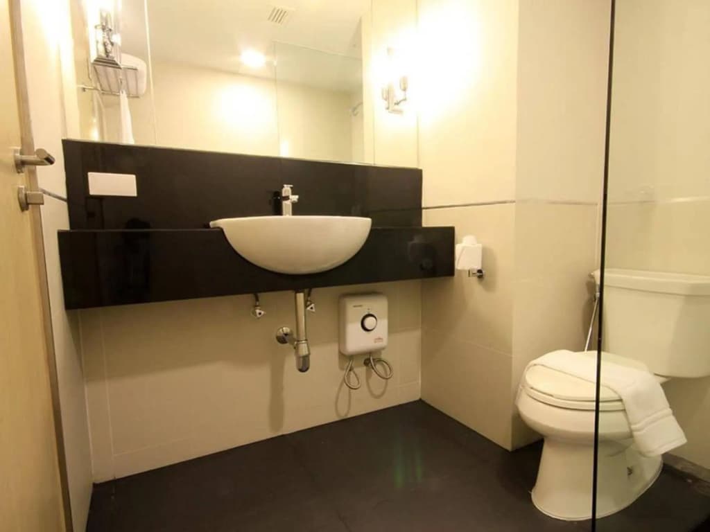 Thee Bangkok Hotel - photo 9