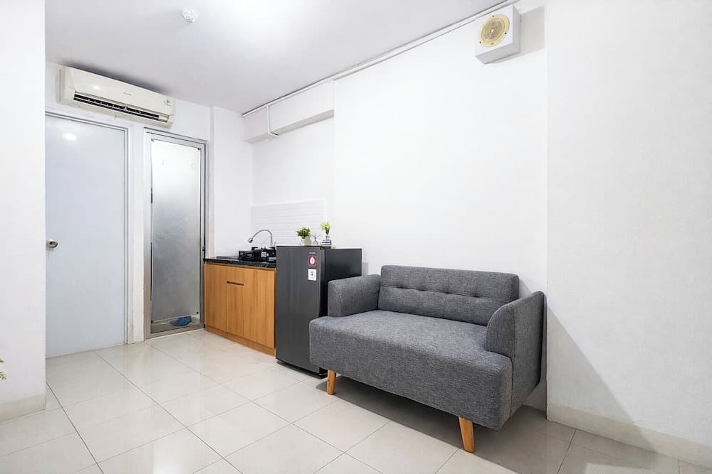 Cozy White 2Br At Bassura City Apartment - photo 4
