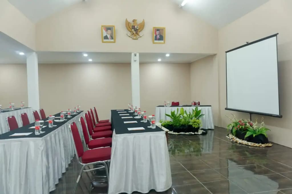 C'One Hotel Cempaka Putih - photo 10