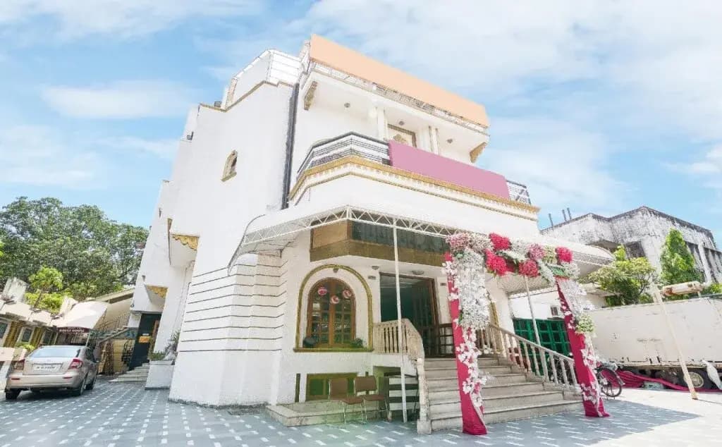 Amitabh Guest House - photo 1