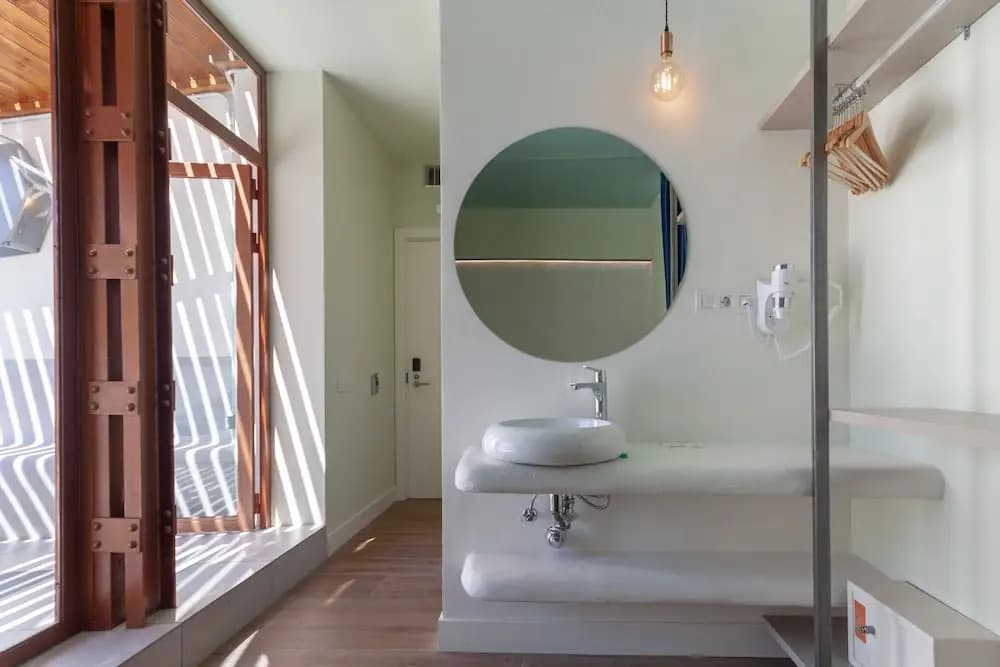 Hostal Charlotte - photo 8