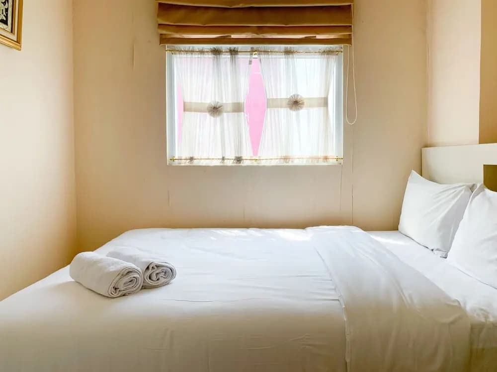 Modern Look And Comfortable 2Br Green Pramuka City Apartment - photo 3