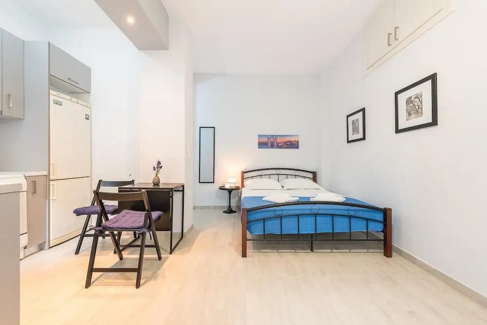 Sweet and Central apt for 2 Fresh Paint feb 2024 - main photo