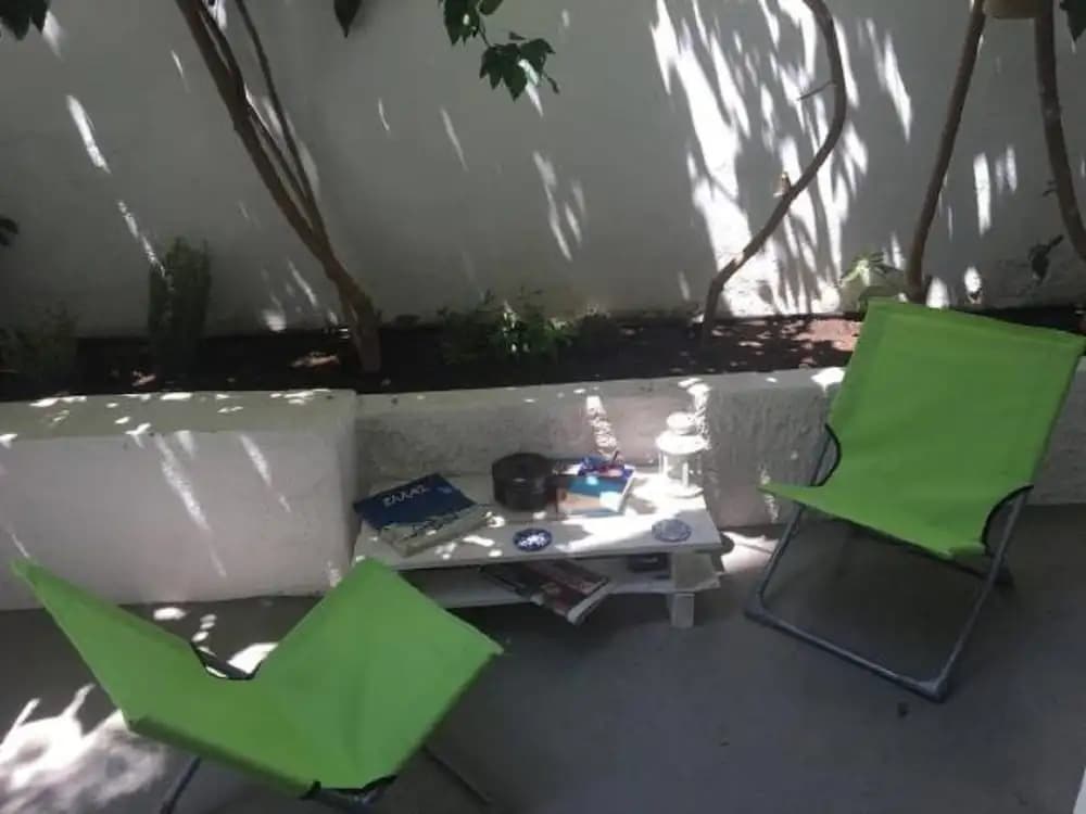 Cozy smart apt with courtyard in Koukaki - photo 9
