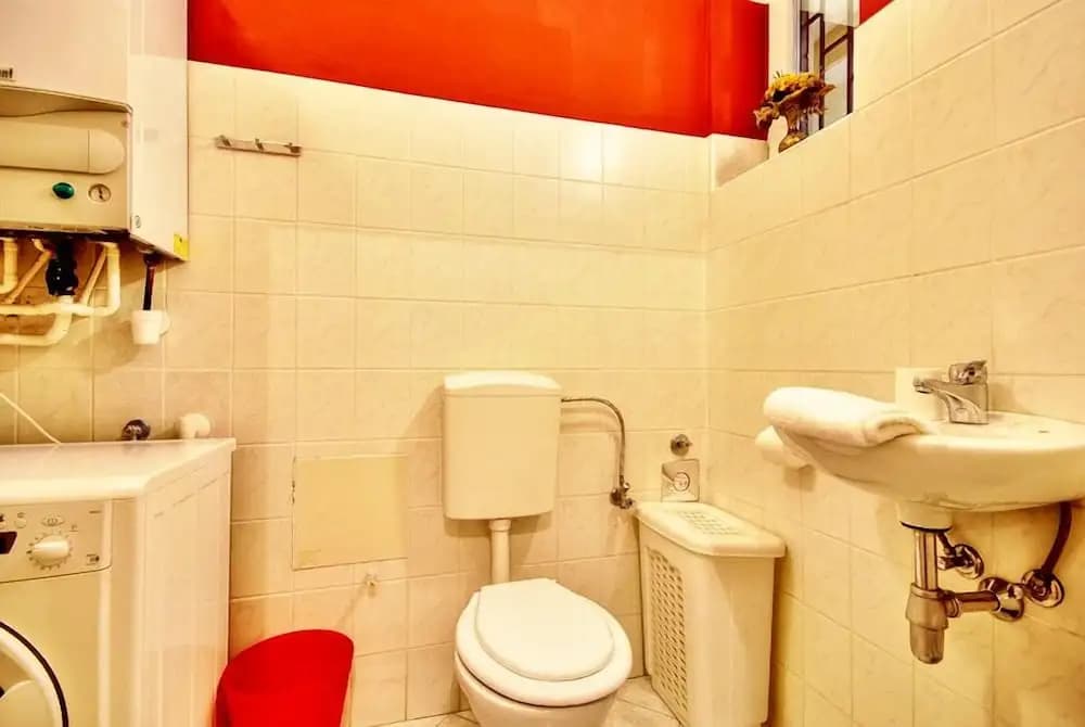 Vibrant 3 Bedroom Apartment In The Pulsing Heart Of Budapest - photo 9
