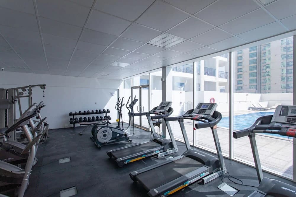 Travertine studio with stadium views - photo 18