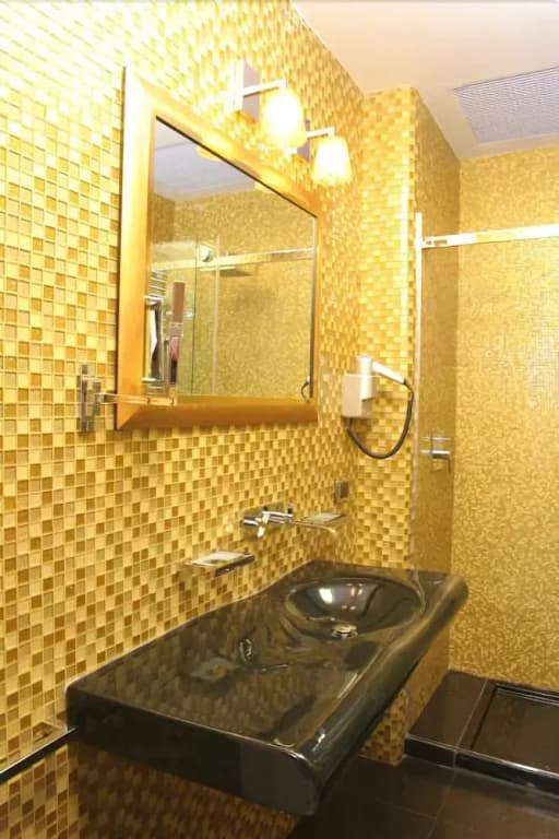 The Five Oscars Inn - photo 40