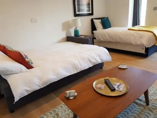 Stunning Ealing Apartment - photo 31
