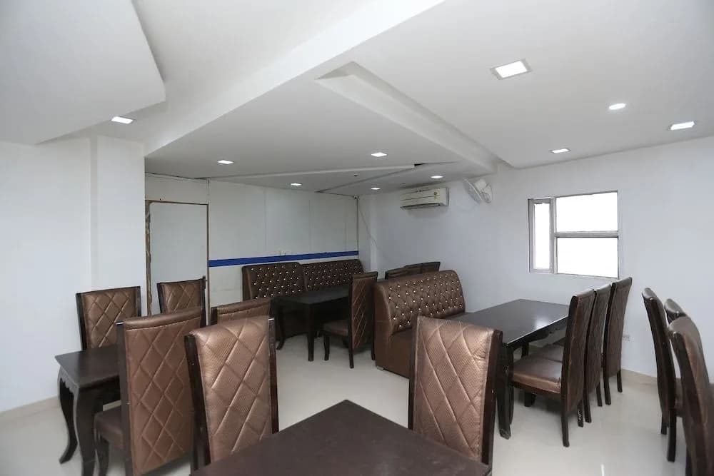 Capital O 18853 Hotel Mega - photo 10