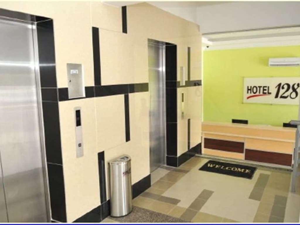 Hotel 128 - photo 14