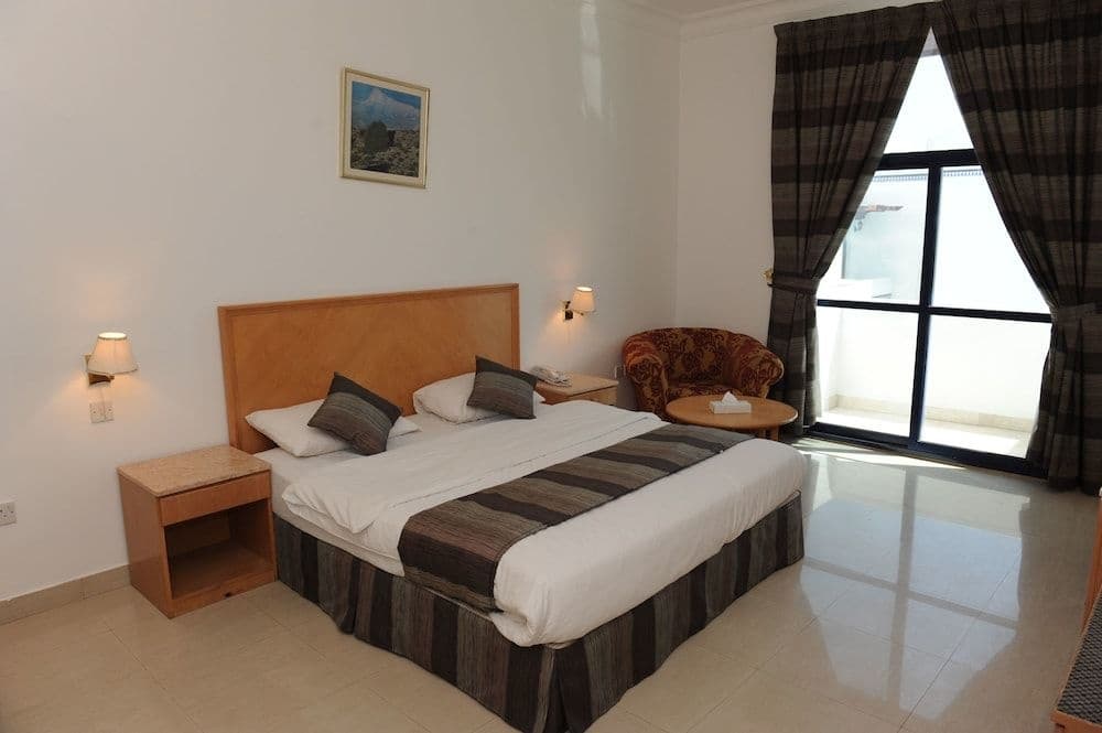 Beach Hotel - photo 2