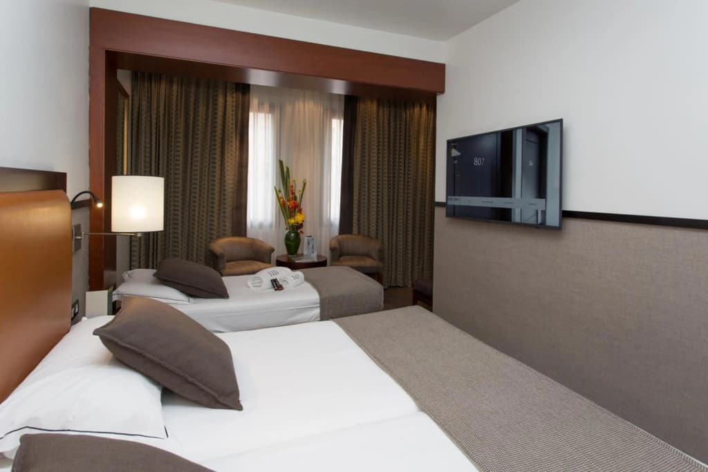 Hotel Balmoral - photo 7