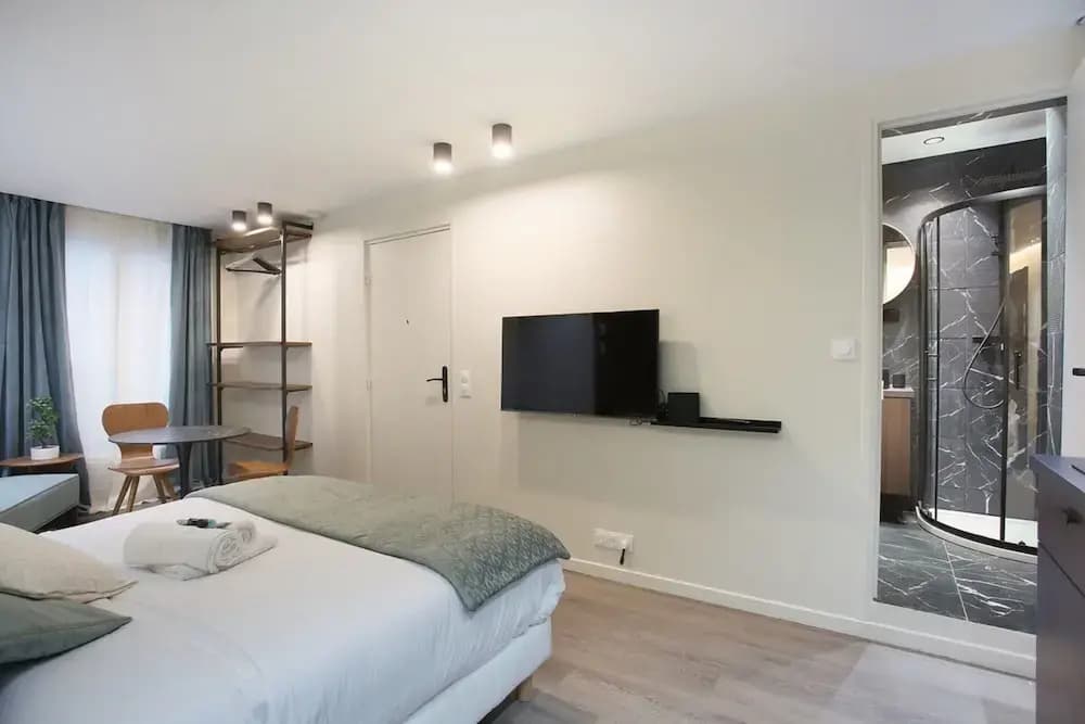 Modern Suite Center of Paris Montmartre - photo 1