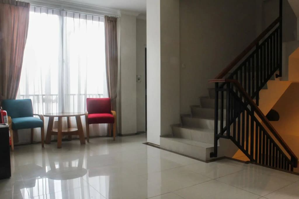 ZEN Rooms Kuningan Anggrek - photo 13
