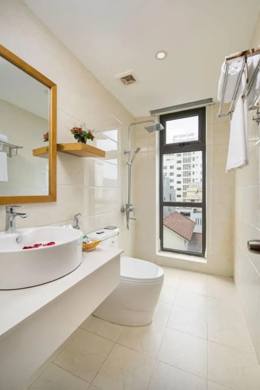 La Beach Hotel - photo 27