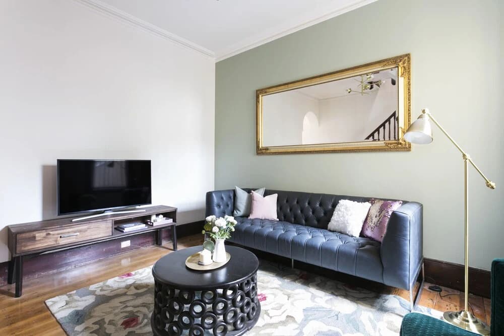 Spacious 3 Bedroom Minutes To CBD - photo 1