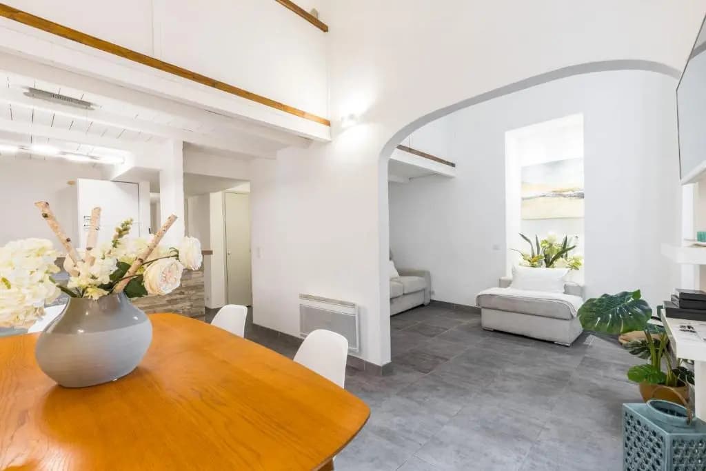 Duplex in Rue de la Préfecture Old Town 2 Bdrs - main photo
