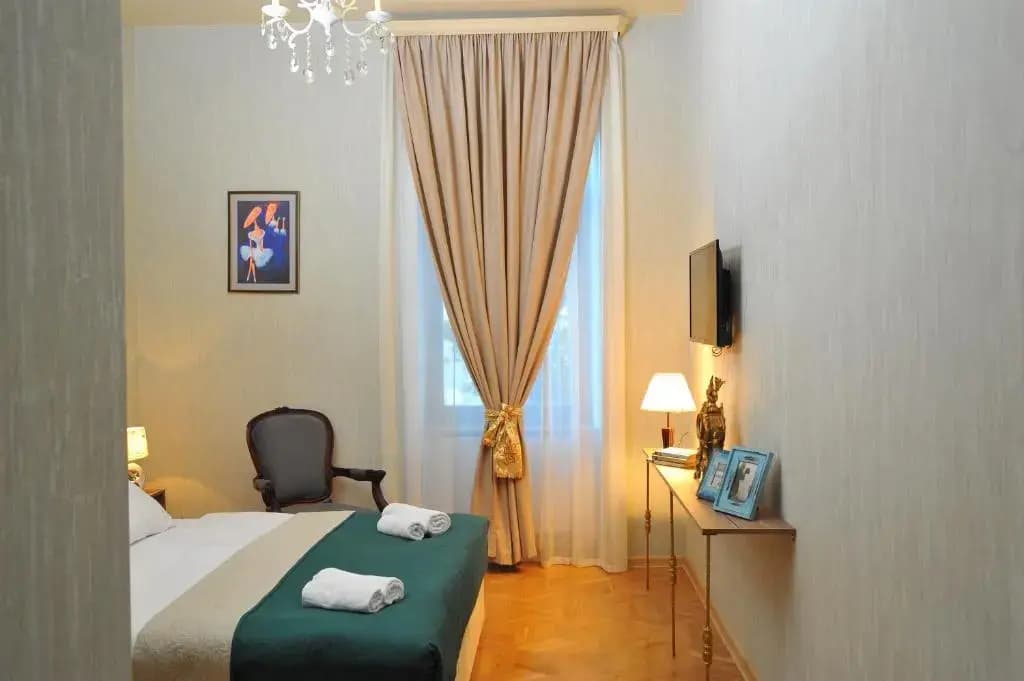 Brickwall Tbilisi Hotel - photo 4