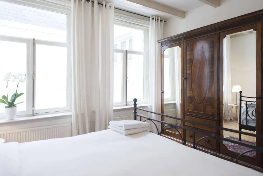 Herengracht Canal Apartment - photo 4