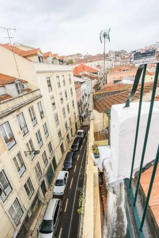Comfortable and Trendy Lisbon Apartment - photo 15