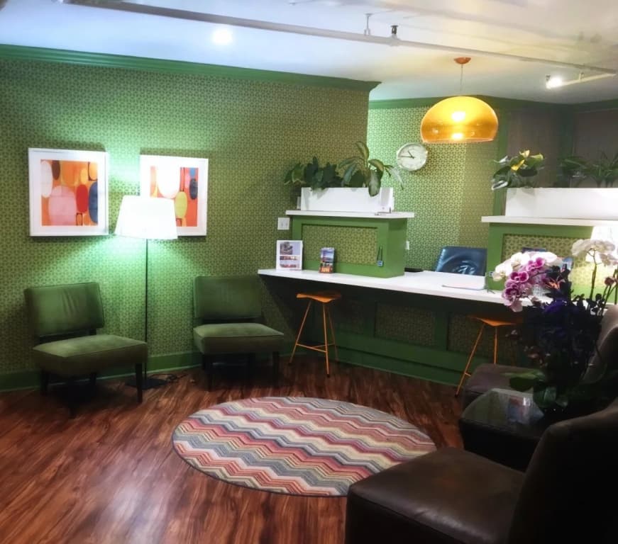 Oasis Inn - photo 2