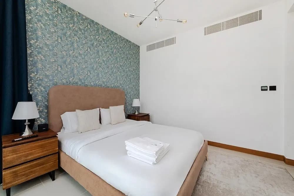 Stylish 2BR with Marina Views - photo 3