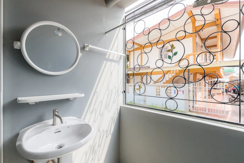 MiddleWay House - photo 9