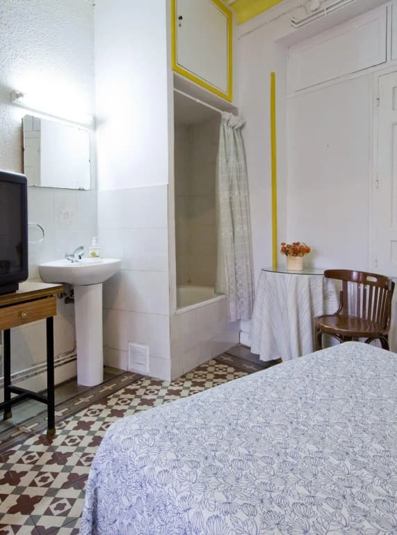 Hostal Noviciado - photo 21