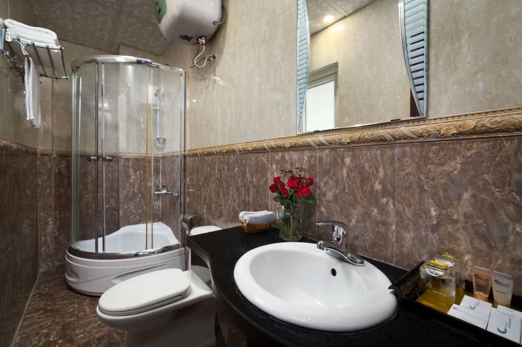 Hanoi Lake View Hotel & Travel - photo 9