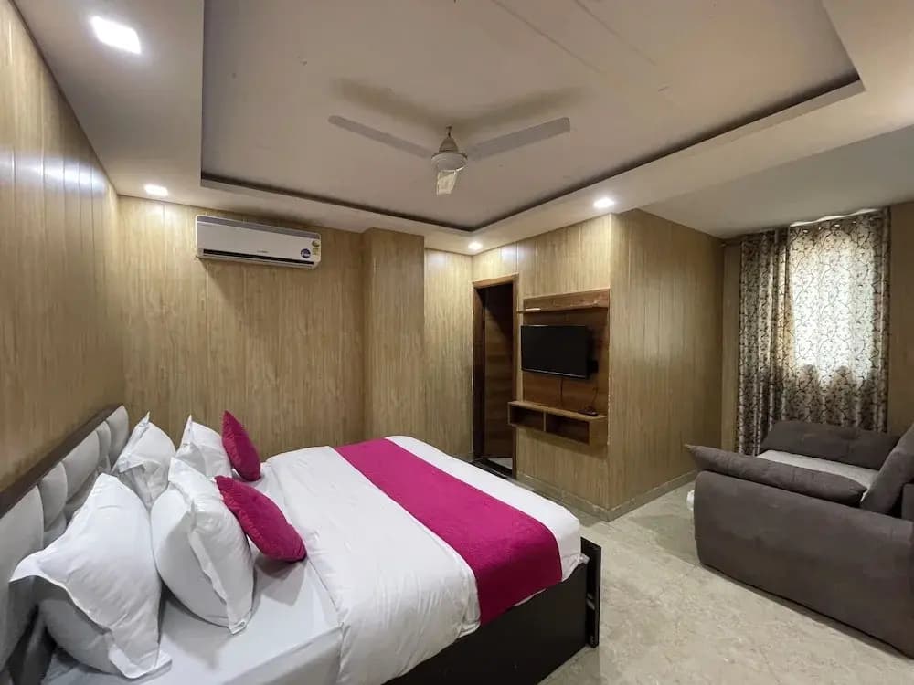 Hotel Heaven  Pacific Mall Subhash Nagar - photo 25