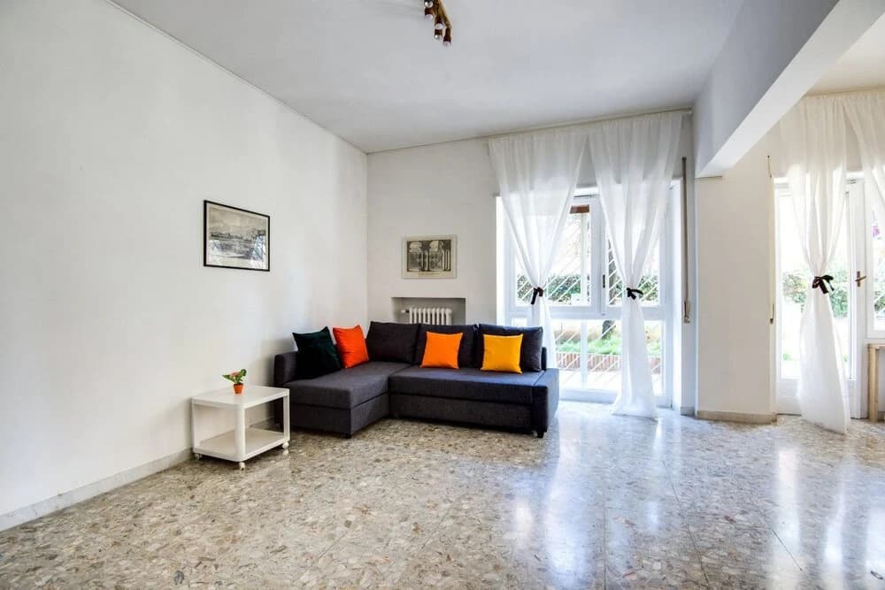 Very Spacious 3 Beds Flat in a Great Area - photo 3