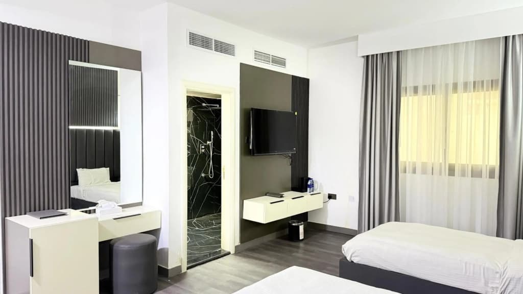 Sharjah Royal Tulip Hotel apartment - photo 34