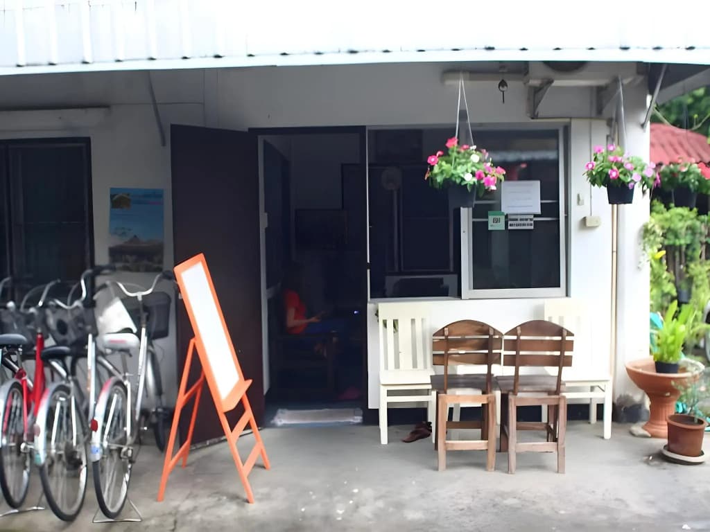Ampawan Guesthouse - photo 15