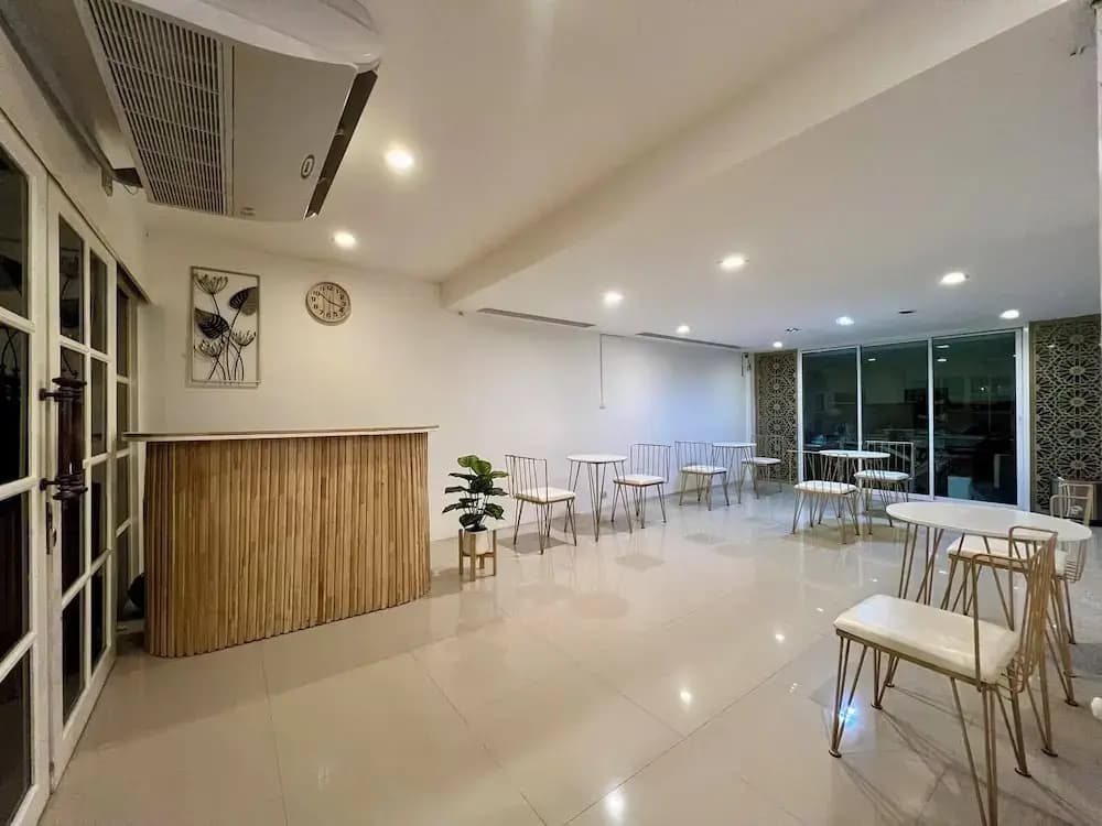 Comfy Crib Hostel 2 - photo 13