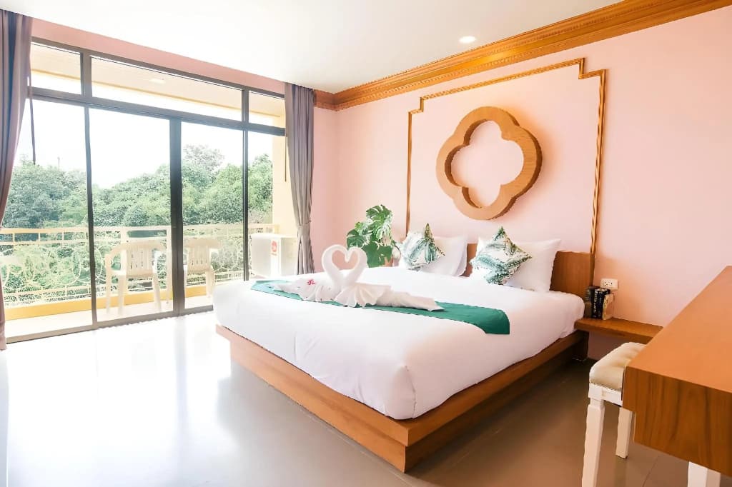 ROYAL PINEAPPLE HOTEL | A Welcome to Wealth and Good Fortune - photo 21