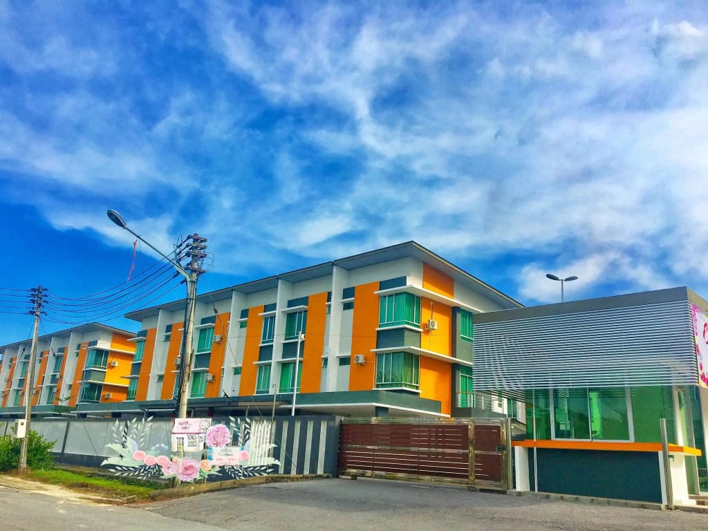 SIBU SWANHOUSE 2 (three storey townhouse) - photo 1