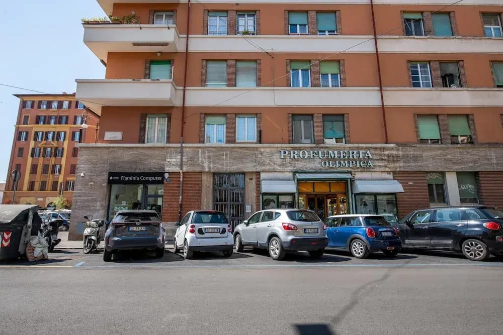 Piazza Carracci in Roma - photo 1
