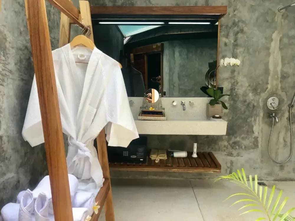 The Sender Pool Suite - photo 6