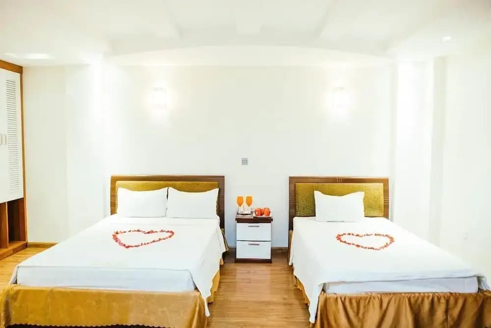 Hoang Gia Hotel 150 Nghi Tam HN-BayLux - photo 2
