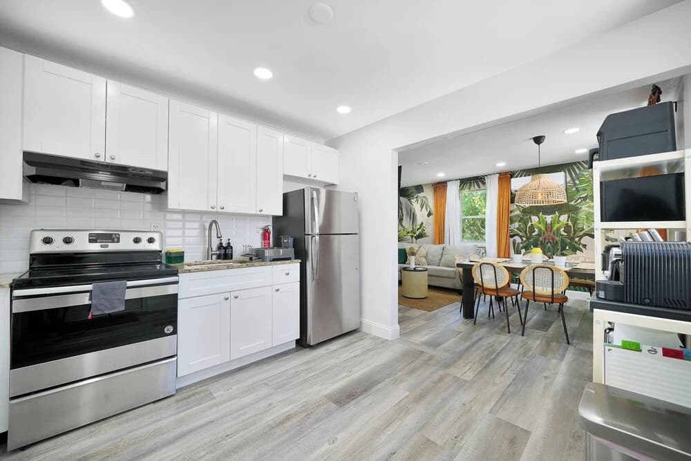 4 to 14 Guests, 2 Kitchens, Jungle Retreat BBQ Patio - photo 17