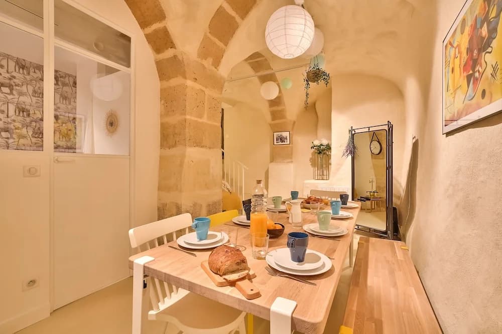 New Stunning 4 Bdrs Apt, With AC – Le Marais - photo 18
