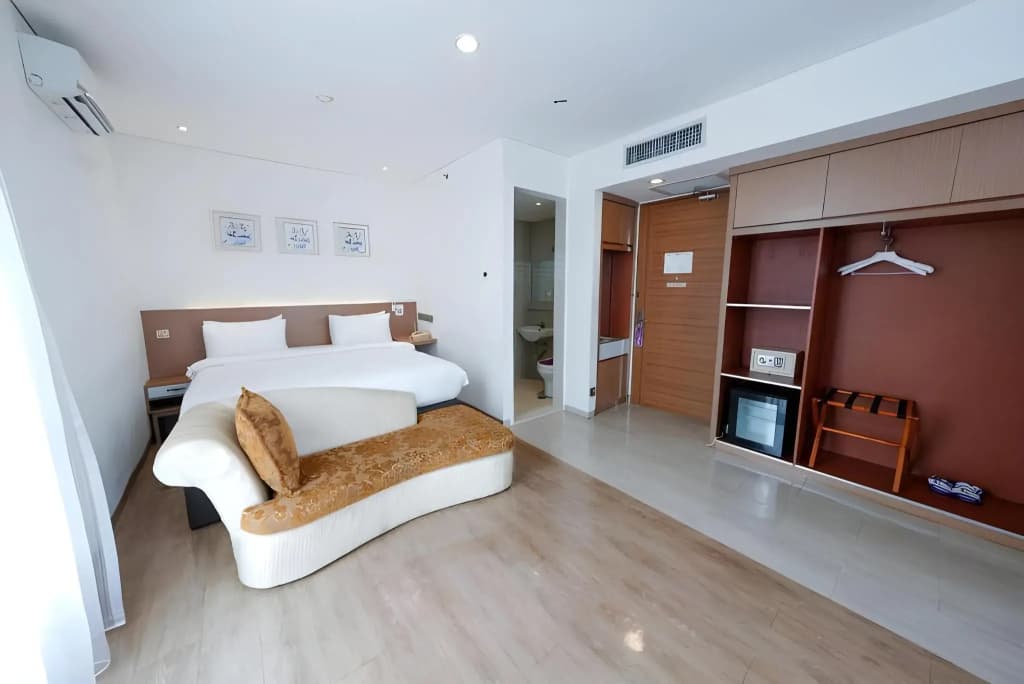 Heef Hotel Pasar Baru - photo 3