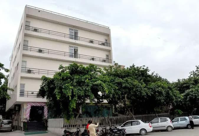 Dwarka Palace - main photo