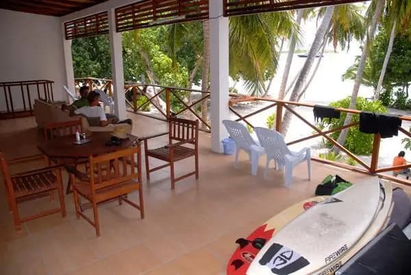 Thulusdhoo Surf Camp - photo 3