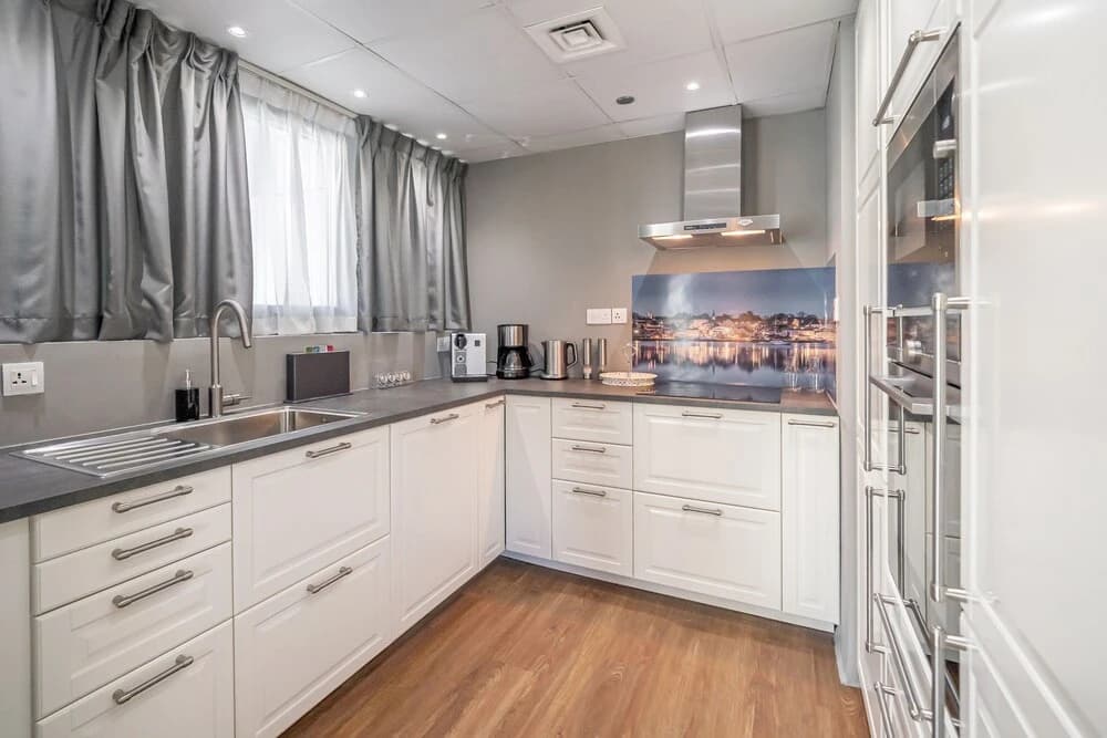 Luton Vacation Homes - Marina Residence - photo 17
