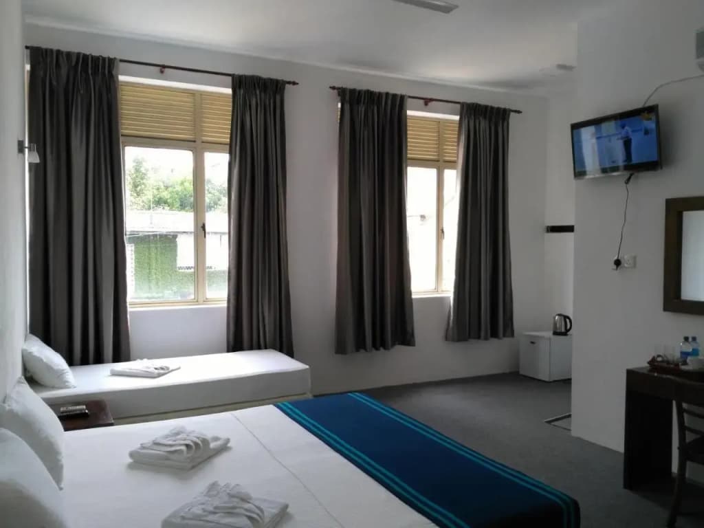 West Inn Colombo - photo 14