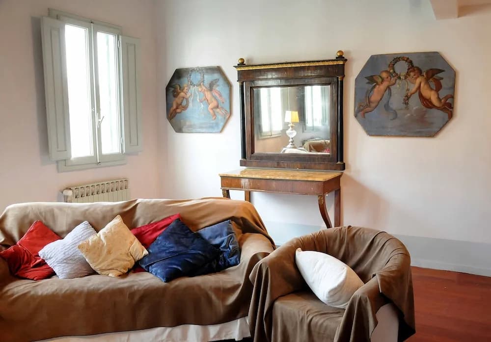 Cozy Central City Apartment - photo 5