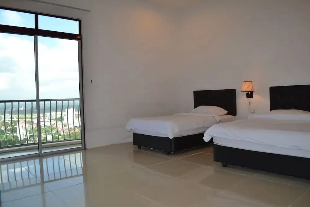 Mutiara Penthouse Hotel - photo 7