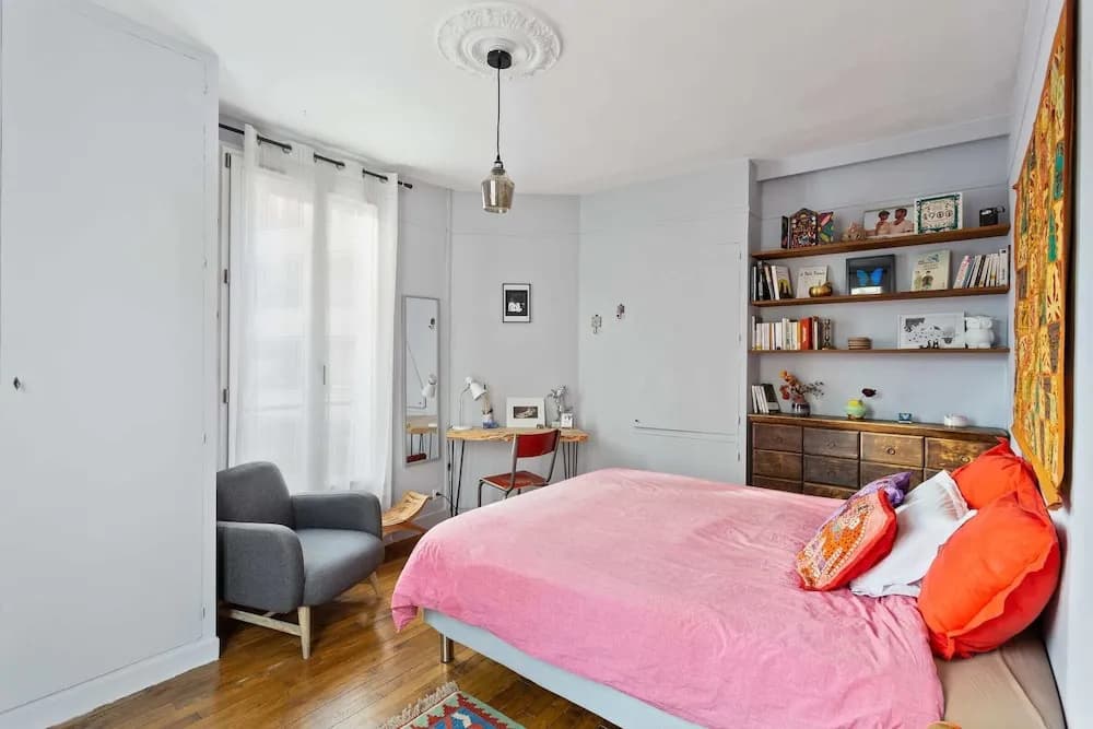 Spacious and Bright Duplex Located in the 19th - photo 3